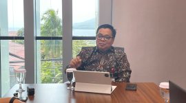 Kepala OJK Provinsi Maluku Utara, Adi Surahmat Saat di temui wartawan Koordinasi terkait Aktivitas Investasi Ilegal Zahra Berkah. Kamis, (17/09/26). Dok. Agis