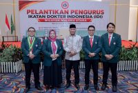 Wakil Wali Kota Ternate, Nasri Abubakar, menghadiri acara pelantikan pengurus Ikatan Dokter Indonesia (IDI) Wilayah Maluku Utara sekaligus penyusunan program kerja strategis kepengurusan baru IDI Cabang Kota Ternate. Minggu, (20/9/2026). Dok. Istimewah