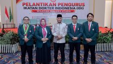 Wakil Wali Kota Ternate, Nasri Abubakar, menghadiri acara pelantikan pengurus Ikatan Dokter Indonesia (IDI) Wilayah Maluku Utara sekaligus penyusunan program kerja strategis kepengurusan baru IDI Cabang Kota Ternate. Minggu, (20/9/2026). Dok. Istimewah