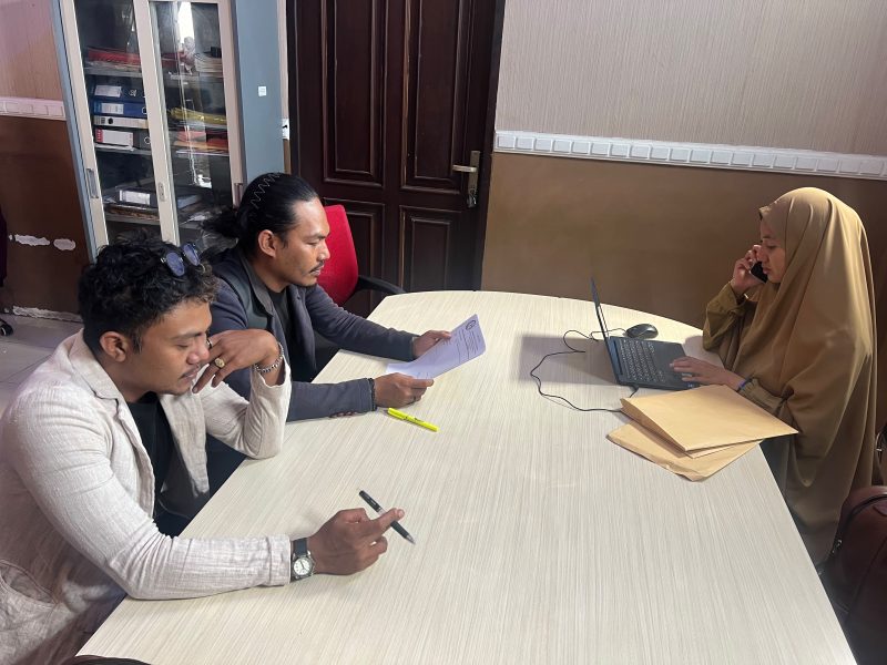 Tim Kuasa Hukum Karyawan dari Kantor Hukum LH & REKAN (Lukman Harun, S.H., Fahmi Anakoda, S.H., Syahrul Yasim, S.H., dan Julfandi Gani, S.H.) secara resmi telah melayangkan Laporan dan Pengaduan Resmi ke DisnakertransProvinsi Maluku Utara. Senin, (21/09/26). Dok. Istimewah
