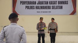 AKP Abdul Haris Alwan menyerahkan jabatan sebagai Kasat Binmas Polres Halmahera Selatan. Rabu, (23/09/26). Dok. Ian