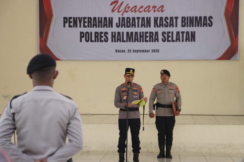 AKP Abdul Haris Alwan menyerahkan jabatan sebagai Kasat Binmas Polres Halmahera Selatan. Rabu, (23/09/26). Dok. Ian