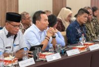 Sekda Kabupaten Halmahera Timur, Ricky Chairul Richfat, saat mewakili Bupati Halmahera Timur menghadiri kegiatan sinkronisasi usulan lokasi Program Lisdes yang digelar Kementerian ESDM di Ternate. Kamis, (24/9/2026). Dok. M. Dzarik