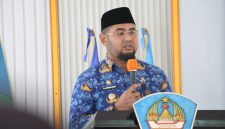 Bupati Halmahera Selatan, Hasan Ali Bassam Kasuba, saat membuka Pelatihan Pengenalan dan Pembinaan Penanganan Kasus KDRT dan Kekerasan Anak bagi Dai dan Mubalig Desa se-Kabupaten Halmahera Selatan di Aula Kantor Dinas Pendidikan Halsel. Kamis (24/9/2026). Dok. Ian