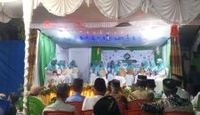 Ibu-ibu Majelis Tauro ici saat tampil dengan Lagu Qasida dan Alat musik. (09/09/26). Dok. Ijul