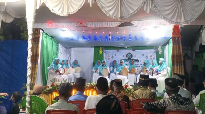 Ibu-ibu Majelis Tauro ici saat tampil dengan Lagu Qasida dan Alat musik. (09/09/26). Dok. Ijul