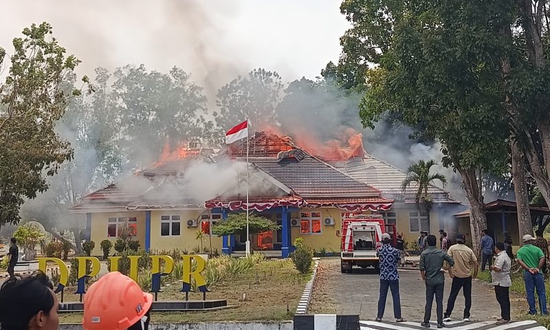 Kantor Dinas PUPR Haltim Saat Terbakar. (10/09/26). Dok. M. Dzarik