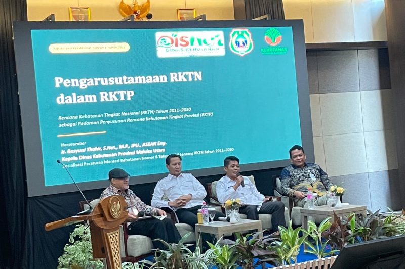 Sosialisasi Permenhut Nomor 8 Tahun 2026 terkait RKTN Oleh Direktur Rencana Perubahan Kawasan Hutan dan Pembentukan Wilayah Pengelolaan Hutan, Direktorat Jenderal Planologi Kehutanan Kementerian Kehutanan RI bersama Dinas Kehutanan Provinsi Maluku Utara yang berlangsung di Bela Hotel Ternate. Kamis, (17/09/26). Dok. Agis