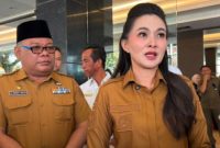 Gubernur Sherly di dampinggi Sekda saat di wawancari, kamis (17/09/26). Dok. Istimewah