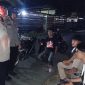 Patroli digelar Minggu malam oleh tiga personel piket Polsek Pulau Bacan. Petugas menyisir Desa Mandaong, Desa Kampung Makian hingga Desa Tomori. Minggu (20/09/26). Dok. Ian