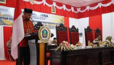 Bupati Halmahera Selatan Hasan Ali Bassam Kasuba, dalam rapat paripurna DPRD penyampaian Ranperda masuk dalam Propemperda. Jumat, (25/09/26). Dok. Ian
