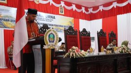 Bupati Halmahera Selatan Hasan Ali Bassam Kasuba, dalam rapat paripurna DPRD penyampaian Ranperda masuk dalam Propemperda. Jumat, (25/09/26). Dok. Ian