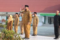 Bupati Halmahera Selatan Hasan Ali Bassam Kasuba Saat Pimpin Apel Gabungan di Halaman Kantor Bupati Halsel. Senin (28/09/26). Dok. Ian