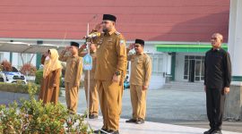 Bupati Halmahera Selatan Hasan Ali Bassam Kasuba Saat Pimpin Apel Gabungan di Halaman Kantor Bupati Halsel. Senin (28/09/26). Dok. Ian