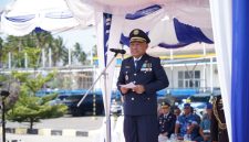 Wagub Sarbin Sehe saat memimpin upacara peringatan Hari Perhubungan Nasional Tahun 2026 di Lapangan Kantor BPTD Kelas II. Kamis (17/9/2026). Dok. Humas Pemprov Malut