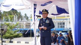 Wagub Sarbin Sehe saat memimpin upacara peringatan Hari Perhubungan Nasional Tahun 2026 di Lapangan Kantor BPTD Kelas II. Kamis (17/9/2026). Dok. Humas Pemprov Malut