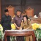 DPRD dan Pemda Provinsi Malut menggelar Rapat Paripurna ke-25 Masa Persidangan Ketiga Tahun Sidang 2025/2026 Pembahasan Rancangan Peraturan Daerah tentang Perubahan APBD Tahun Anggaran 2026 sekaligus Tandatangani persetujuan Ranperda secara resmi. Selasa (22/9/2026). Dok. Humas ADPIM