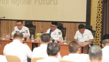 Renkas dipimpin langsung oleh Sekretaris Daerah Provinsi Maluku Utara, Drs. Samsuddin A. Kadir, bersama OPD dan PPATK bertempat di Ruang VIP Bandara Sultan Babullah, Rabu (23/09/26). Dok. Humas ADPIM