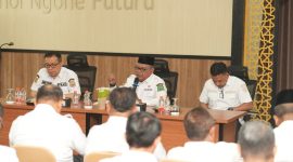 Renkas dipimpin langsung oleh Sekretaris Daerah Provinsi Maluku Utara, Drs. Samsuddin A. Kadir, bersama OPD dan PPATK bertempat di Ruang VIP Bandara Sultan Babullah, Rabu (23/09/26). Dok. Humas ADPIM