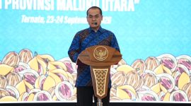 Pemerintah Pusat Direktur Jenderal Pendidikan Menengah dan Pendidikan Khusus (Dirjen Dikmen Diksus) Kemendikdasmen, Tatang Mutaqin, Rapat Koordinasi Pendidikan Tahun 2026 yang berlangsung di Gamalama Ballroom, Bela Hotel, Ternate. Rabu, (23/09/26). Dok. Humas ADPIM. 