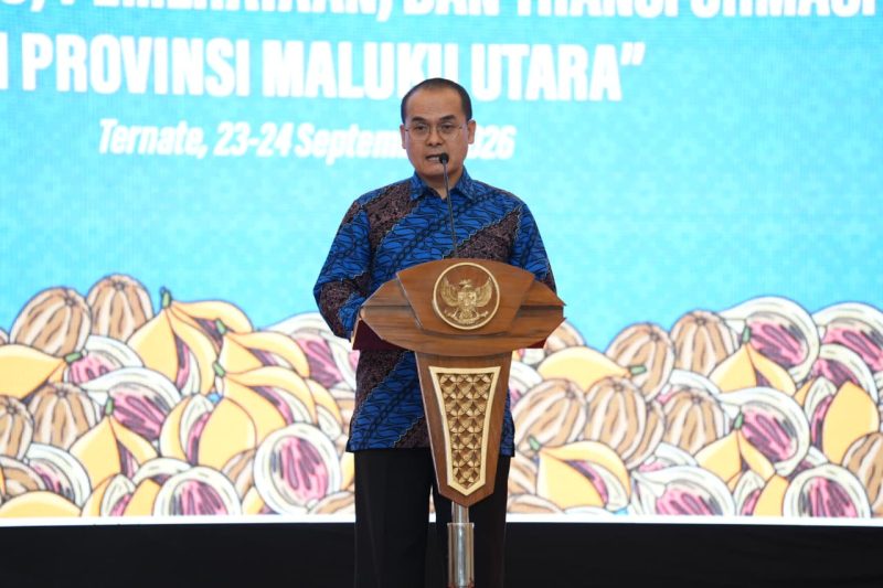 Pemerintah Pusat Direktur Jenderal Pendidikan Menengah dan Pendidikan Khusus (Dirjen Dikmen Diksus) Kemendikdasmen, Tatang Mutaqin, Rapat Koordinasi Pendidikan Tahun 2026 yang berlangsung di Gamalama Ballroom, Bela Hotel, Ternate. Rabu, (23/09/26). Dok. Humas ADPIM. 