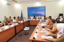 Sekda bersama Kepala Perangkat Daerah , Tim Penyusun Naskah Akademik , Sampoerna University, jajaran direksi dan pimpinan BUMD melaksanakan FGD tentang Revitalisasi BUMD Provinsi Maluku Utara yang bertempat di ruang VIP Bandara Baabullah, Ternate, pada Selasa (29/09/26). Dok. Humas ADPIM