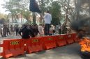 Massa aksi yang tergabung dari Samurai Maluku Utara yang melaksanakan Demonstrasi di depan kantor Bupati. Kamis, (01/10/26). Dok. Ian. 
