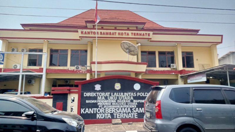 Foto depan Kantor Samsat Kota Ternate. Kamis, (01/10/26). Dok. Agis
