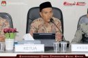 Foto Ketua KPU Halsel Tabrid S. Thalib, di Aula Husni Kamil Manik, Kantor KPU Halsel. Kamis (01/10/26). Dok. Istimewah
