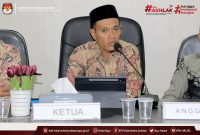 Foto Ketua KPU Halsel Tabrid S. Thalib, di Aula Husni Kamil Manik, Kantor KPU Halsel. Kamis (01/10/26). Dok. Istimewah