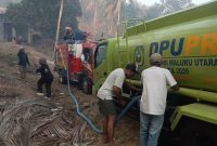 Foto mobil tengki PUPR Provinsi di lokasi Karhutla di Gusale-Kaiyasa. Kamis, (01/10/26). Dok. Istimewah