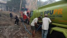 Foto mobil tengki PUPR Provinsi di lokasi Karhutla di Gusale-Kaiyasa. Kamis, (01/10/26). Dok. Istimewah