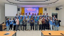 Foto bersama Pemuda Haltim Paska Pelatihan sertifikasi untuk Operator Forklift serta MUA yang di selenggarakan oleh PT. Position di Aula Balai Pelatihan Vokasi dan Produktivitas (BPVP) Ternate pada Jumat (2/10/2026). Dok. M. Dzarik. 