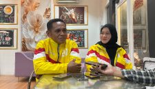 Foto LO Tim Pemenang Ardian Idham, Bongso Hi, Arahman Saat di temui Awak media di Kantor Redaksi Malut TV. Senin malam (5/10/2026). Dok. Agis.