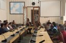 Sekda Haltim, Ricky Chairul Richfat, saat Rapat koordinasi Pemkab Halmahera Timur bersama sejumlah perusahaan tambang di ruang rapat Bupati Haltim. Senin, (5/10/2026). Dok. Dzarik. 