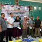 Sekda, Ricky Chairul Richfat, mewakili Bupati Halmahera Timur, secara resmi melaunching sekaligus menyerahkan secara simbolis bantuan perlindungan sosial bagi lansia tidak mampu di Kecamatan Wasile dan Wasile Timur. Rabu, (7/10/2026). Dok. M. Dzarik. 