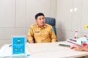 Kepala Bagian Kesra Setda Halsel, Suhdan Kasuba, saat ditemui di ruang kerja. Rabu, (07/10/26). Dok. Ian. 