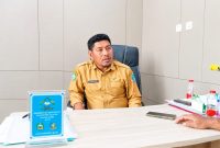 Kepala Bagian Kesra Setda Halsel, Suhdan Kasuba, saat ditemui di ruang kerja. Rabu, (07/10/26). Dok. Ian. 