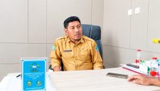 Kepala Bagian Kesra Setda Halsel, Suhdan Kasuba, saat ditemui di ruang kerja. Rabu, (07/10/26). Dok. Ian. 
