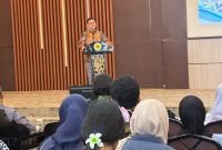Kepala BPOM, Prof. dr. Taruna Ikrar, M.Biomed., Ph.D., mengawali kuliah umumnya  diaula Lantai 3, Universitas Mataram. Kamis, (8/10/2027). Dok. Istimewa. 