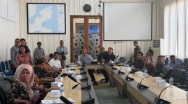 Sekda Haltim, Ricky Chairul Richfat, saat mewakili Bupati Haltim membuka HLM, TPID, bersama Perwakilan Bank Indonesia Provinsi Maluku Utara, di aula Kantor Bupati. Kamis, (8/10/2026).Dok. M. Dzarik. 