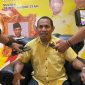 Wakil Ketua DPRD Kota Ternate, Amin Subuh, Saat di temui wartawan ruang kerja kantor DPD Partai Golkar Kota Ternate. Kamis, (08/10/26). Dok. Agis.