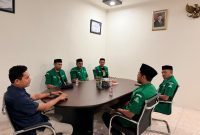 Ketua Pimpinan Wilayah GP Ansor Provinsi Maluku Utara, Syarif Abdullah, berserta Pengurusnya melaksanakan Audiensi bersama dengan Kepala Perum Bulog Kantor Cabang Ternate, Jefry Tanasi di Kantor Cabang Ternate. Selasa, (13/10/26). Dok. Istimewa. 