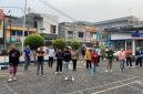 Manajemen dan staf PT Bank Rakyat Indonesia (Persero) Tbk melalui Kantor Cabang (Kanca) Ternate melaksanaon olahraga bersama berupa senam Zumba yang digelar di lapangan Kantor Cabang BRI Ternate. (16/10/26). Dok. Agis. 