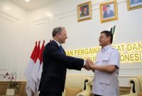 Pertemuan Kepala Badan Pengawas Obat dan Makanan (BPOM) RI, Prof. dr. Taruna Ikrar, M.Biomed., Ph.D., dengan Wakil Menteri Perindustrian dan Perdagangan Federasi Rusia, Alexey V. Gruzdev, di kantor BPOM, Jakarta. Kamis, (15/10/26). Dok. Istimewa. 