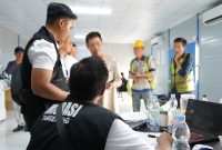 Direktorat Jenderal Imigrasi memperkuat pengawasan dan penindakan keimigrasian melalui optimalisasi teknologi digital dan memanfaatkan Aplikasi Pelaporan Orang Asing (APOA), Subject of Interest (SOI), serta pengembangan Aplikasi Penegakan Hukum Keimigrasian (APGAKUM) Pengungsi. Sabtu, (17/10/26). Dok. Istimewa.