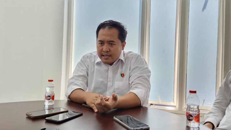 Kasat Reskrim Polres Ternate, IPTU Arif Budi Aji, saat di temui awak media di ruang kerja. Senin, (19/10/26). Dok. Agis. 