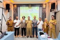 Foto bersama Anggota DPD RI Bersama PUPR Provinsi Maluku Utara. di Hotel Belson, Kota Ternate. Selasa (20/10/26). Dok. Istimewa. 