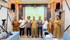 Foto bersama Anggota DPD RI Bersama PUPR Provinsi Maluku Utara. di Hotel Belson, Kota Ternate. Selasa (20/10/26). Dok. Istimewa.