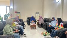 Menyambut perhelatan Hari Kesatuan Gerak (HKG) PKK ke-54 Tahun 2026. Seluruh kontingen Tim Penggerak PKK dari Provinsi Maluku Utara dan 10 kabupaten/kota se-Maluku Utara telah tiba di Kota Maba yang berlangsung dikantor Halmahera Timur. Rabu (21/10/26). Dok. M. Dzarik.